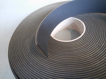 Уплотнитель из пористой резины EPDM 40х3мм, самоклеящийся.