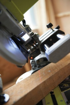 Торцовочная пила EMS216L 1500 Вт EMS216L RYOBI LASER