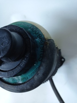 фото thumb №6, Бачок рівень mercedes w124 універсал 0009899103