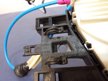 фото thumb №5, Mercedes a w176 замок двері зад лівий a2040085999