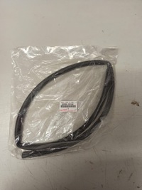 фото thumb №1, Верхний прокладка капот toyota camry 2017- 53383-33140