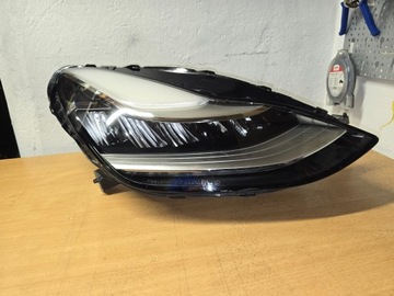 фото thumb №1, Лампа перед права tesla iii 3 1077376-00-c європа