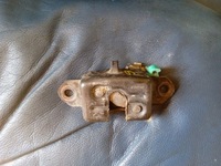 фото thumb №1, Nissan navara d40 замок крышки задний борта задняя правый oryg.