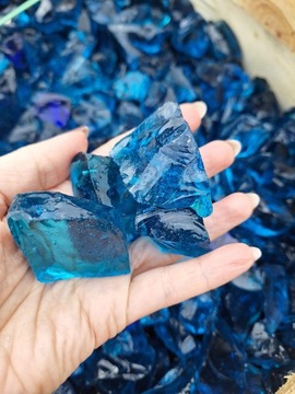GRYS KAMIEŃ SZKLANY OZDOBNY DEKORACYJNY NATURALNE SZKŁO SKY BLUE 2kg 3-5cm