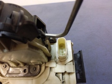 фото thumb №4, Mercedes a w176 замок двері зад лівий a2040085999