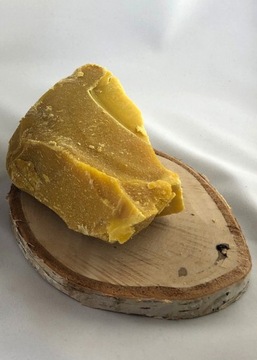 Свеча из пчелиного воска с подсолнухами