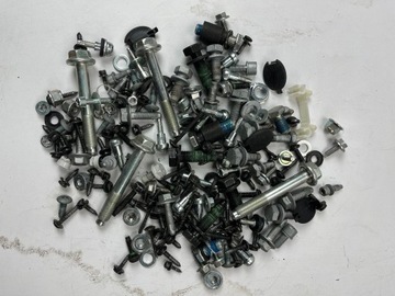 фото thumb №2, Citroen jumper śrubki wnętrzna заглушки монтажные винты гайки комплект