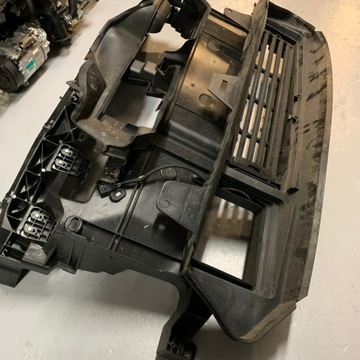 фото thumb №15, Renault scenic iv 1.6 dci радиатор pas переднее жалюзи впуск 214819674r
