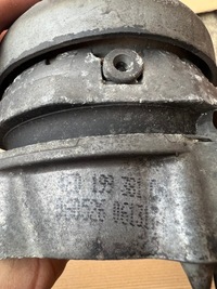 фото thumb №5, Подушка двигателя правая audi a8 d3 4.2 tdi bvn 4e0199381c