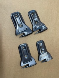 фото thumb №1, Jeep wrangler jl петлі двері правий перед 68297680ab 68302124ab