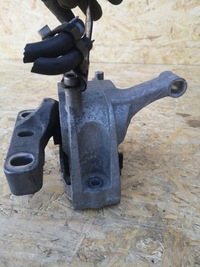 фото thumb №6, Audi q3 8u кронштейн подушка двигателя 2.0 tdi 5n0199262