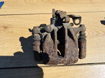 фото thumb №3, Iveco daily супорт гальмівний лівий зад справний