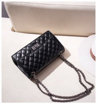 КЛАССИЧЕСКАЯ СТЕГАНАЯ СУМКА CHANEL НА ЦЕПИ