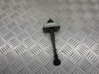 фото thumb №1, Обмежувач двері правий перед opel astra j 13270665aa