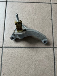 фото thumb №1, Кронштейн лапи коробки коробки передач автомат renault captur рестайлинг 1,2