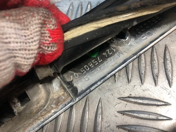 фото thumb №9, Mercedes w124 планка накладка задньої кришки багажника 1247580502