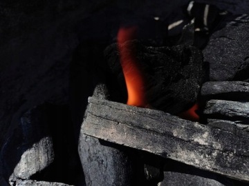 Bieszczadzki węgiel grillowy 10 kg + podpałka szara 24 + zapałki długie