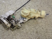 фото thumb №1, Yaris verso 99- замок дверь задний правый привод