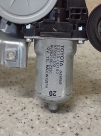 фото thumb №4, Toyota auris 5d 06- підйомник скло передній правий