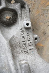 фото thumb №3, Audi r8 420 5.2 fsi кронштейн двигателя 420199307h