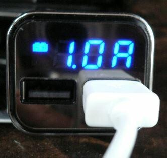 ЗАРЯДНОЕ УСТРОЙСТВО 2x USB-РОЗЕТКА 12/24 В ВОЛЬТМЕТР 42976