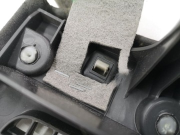 фото thumb №9, Toyota prius xw30 2011 права сторона обшивка сидіння