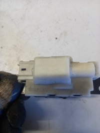 фото thumb №2, Замок кришки багажника renault clio iii 8200076240