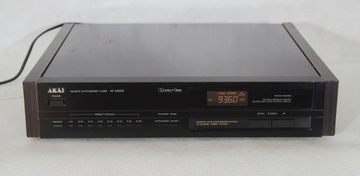 Akai AT-M659 хороший тюнер, бока деревянные.
