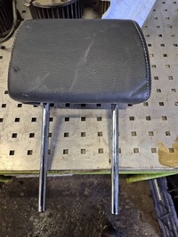 фото thumb №1, Подголовник сиденье передний peugeot 2008 i