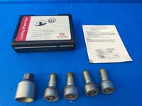 фото thumb №1, Kia sportage iii болти захисні колеса 2012r