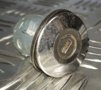 фото thumb №1, Jaguar xf x250 lift sedan вкладка замка крышки задняя