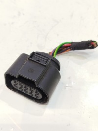 фото thumb №1, Колодка штекер vw passat b8 4h0973715