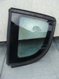 фото thumb №1, Стекло кузовная левый левая задняя задняя peugeot 3008 i