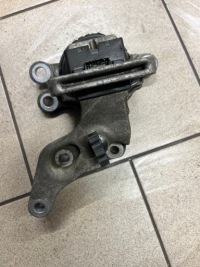 фото thumb №1, Кронштейн подушка двигуна espace v 1,6 dci