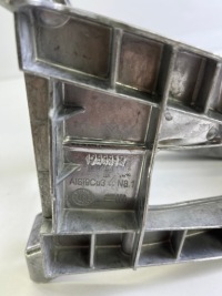 Bmw f39 f45 f46 f48 кронштейн кронштейн подлокотник 1269312 оригинал . Недорого, фото thumb