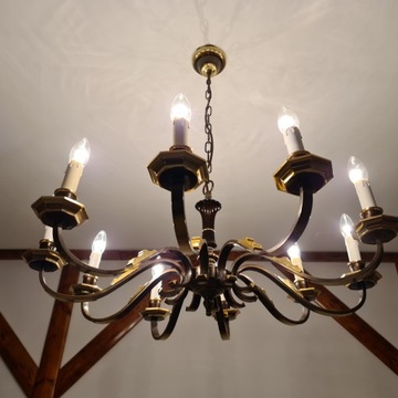 STYLOWY ŻYRANDOL MOSIĘŻNY 10-RAMIENNY,PRZEKRÓJ79CM