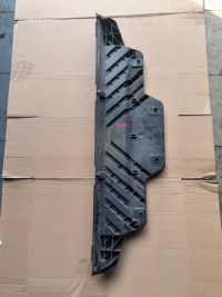 фото thumb №1, Audi q7 4m направляющая бампера задняя 4m0807329