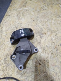 фото thumb №1, Кронштейн подушка двигателя 0.9 tce captur clio iv