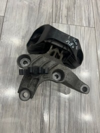 фото thumb №1, Кронштейн подушка двигателя clio iv 1,5 dci 112845638r