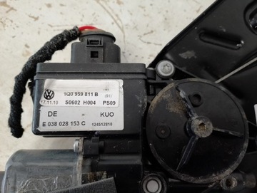 фото thumb №9, Скло механізм підйомник вікна правий зад vw eos 1