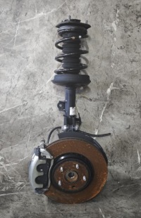 Купить Mcperson амортизатор поворотный кулак левый toyota chr 2 c-hr 2 23-, фото thumb