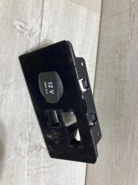 фото thumb №1, Mercedes-benz cls c218 x218 2013 разъём 12v туннель