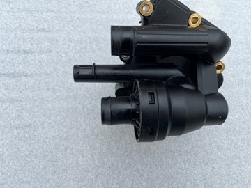 Pompa wody termostat obudowa Can-Am Spyder F3