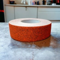Оранжевая противоскользящая лента MARBLE для гранитных напольных покрытий