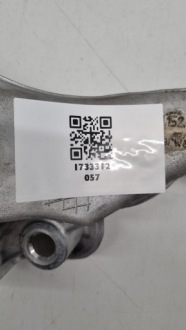 фото thumb №8, Porsche oem номер 99133115210 кронштейн