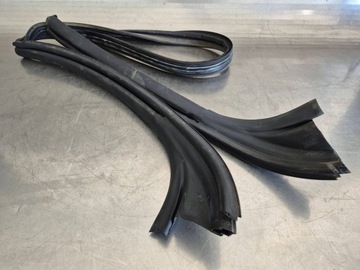 фото thumb №1, Vw eos рестайлинг прокладка стёкла лобовой передний 1q0871409m