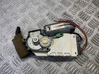 фото thumb №1, Audi a8 d2 двигунчик люк 403776