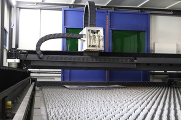 Laser CNC do cięcia blach 1.5kW IPG Niemcy 4,0x2,5