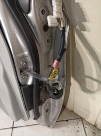 фото thumb №8, Двері перед ліва сторона toyota prius 3 facelift 2011