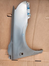 фото thumb №1, Крило перед правий toyota avensis t25 '03-06 оригінал